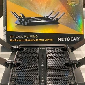 R8000P — Nighthawk X6S AC4000 Tri Band WiFi Router